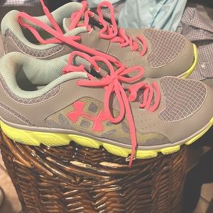 UNDER ARMOUR Womens Micro G Training Running Shoes Gray Pink Sz 9